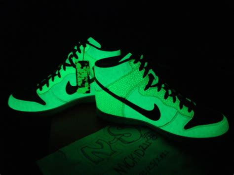 nike glow in the dark nederland|glow in dark dunks.